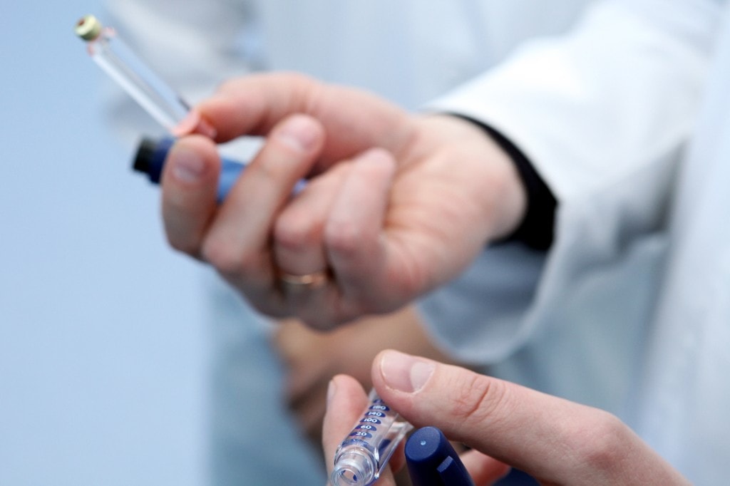 Complete end-to-end quality control inspection of medical devices in a cleanroom